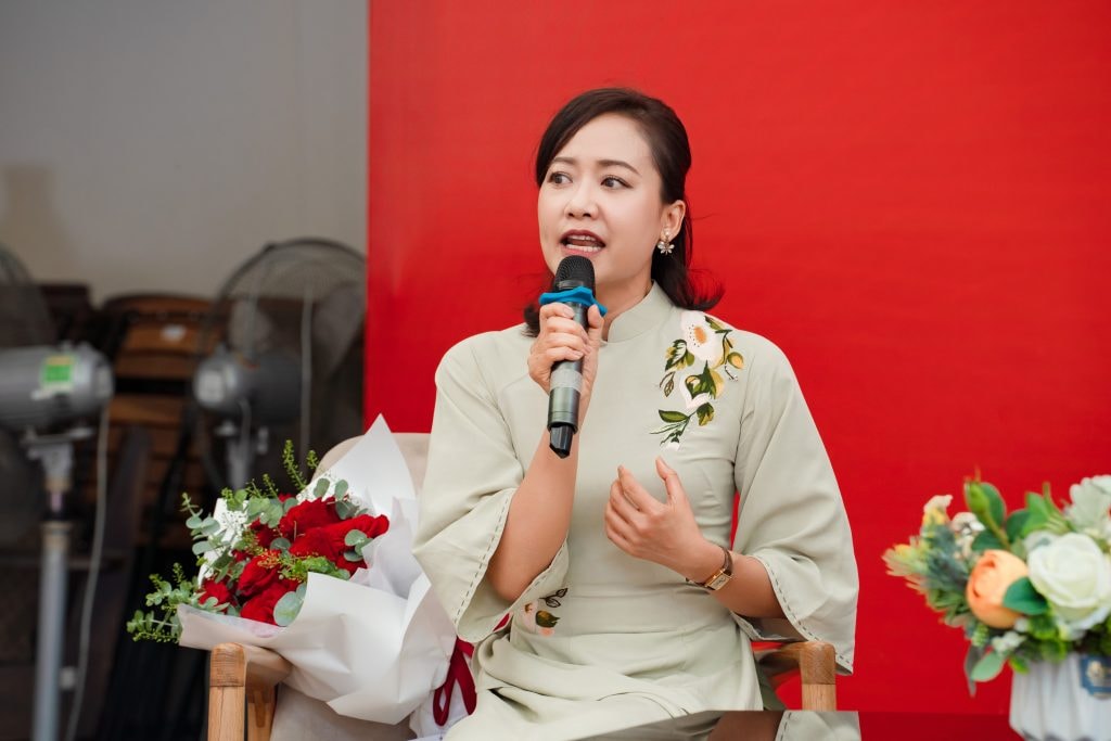 Diễn viên Hồng Ánh