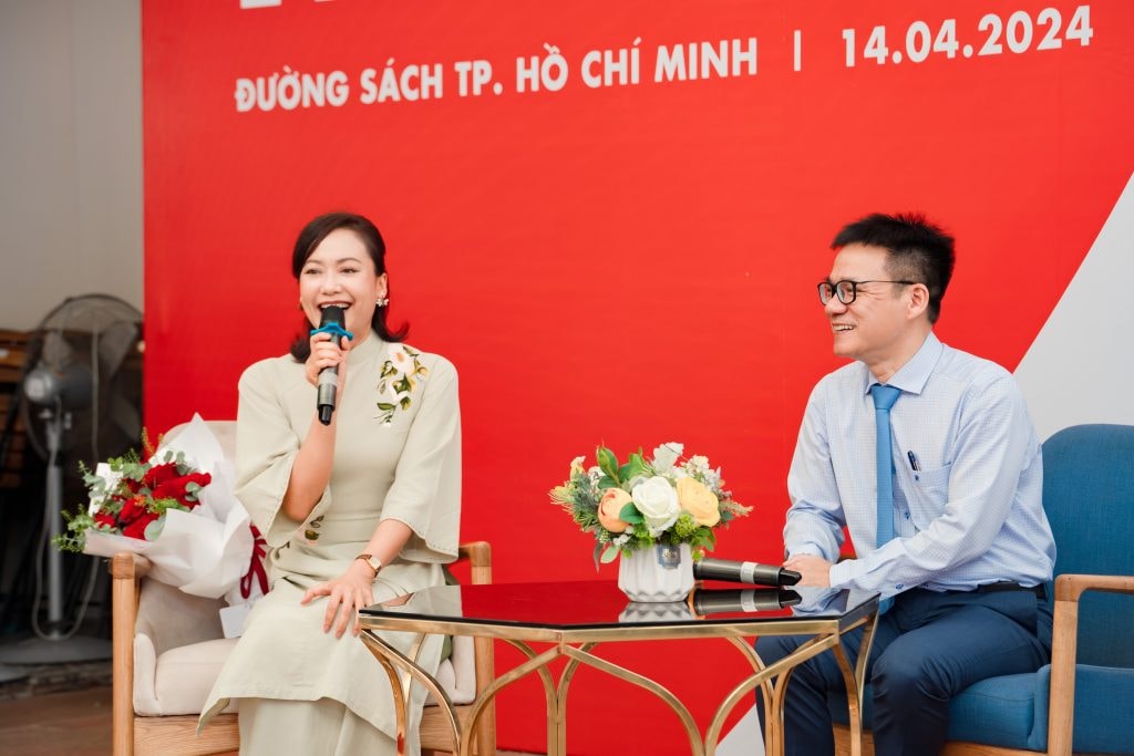 Nghệ sĩ Hồng Ánh