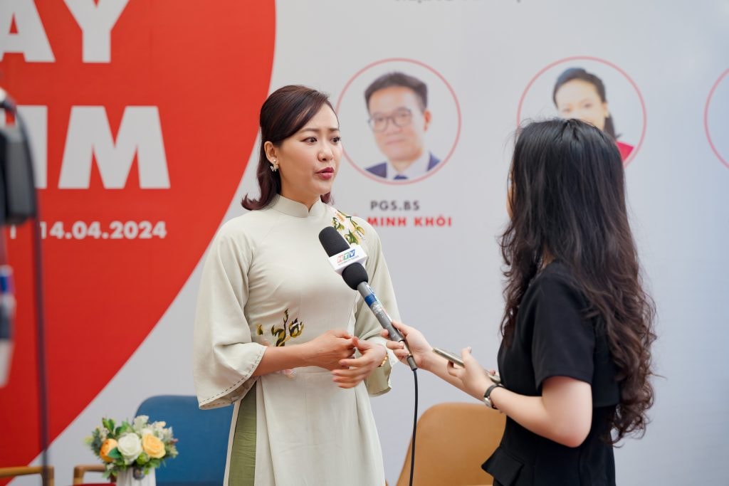 Diễn viên Hồng Ánh