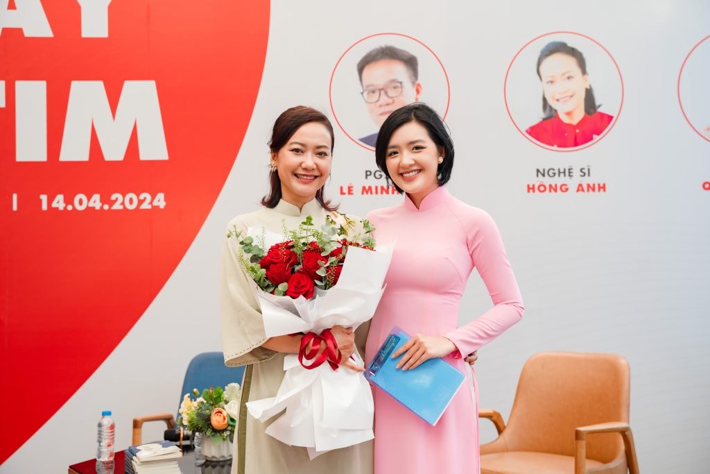 Diễn viên Hồng Ánh, á hậu Quản Hân