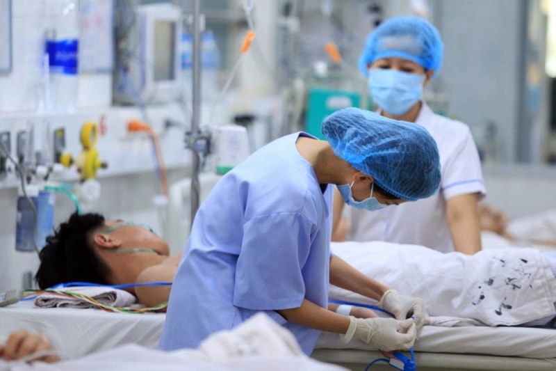 Tránh tự truyền dịch tại nhà vì không đảm bảo điều kiện vệ sinh, làm tăng nguy cơ bội nhiễm vi khuẩn
