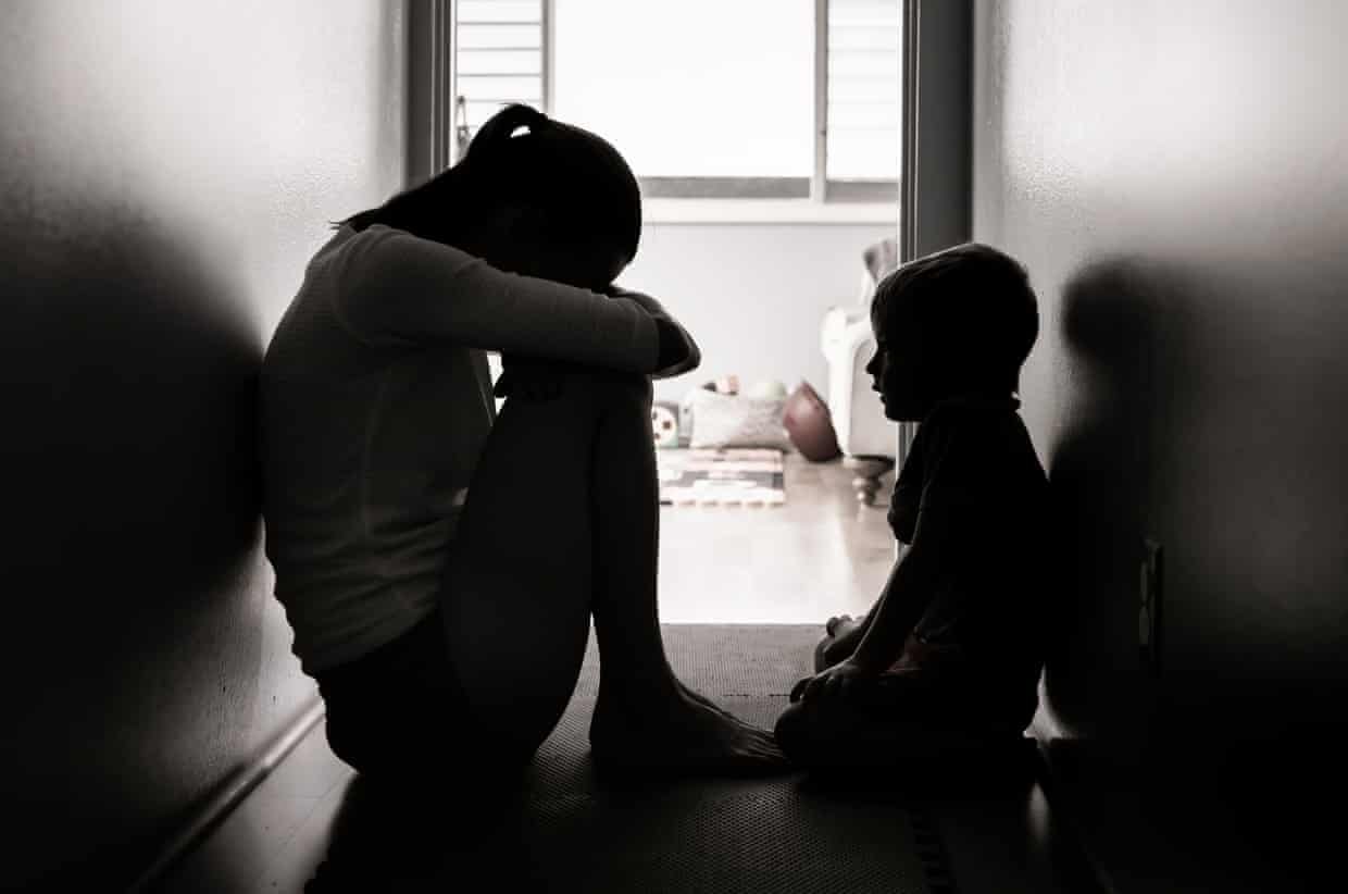 Cha mẹ căng thẳng khi nuôi dạy con cái: Vấn đề sức khỏe tâm thần đáng lo ngại