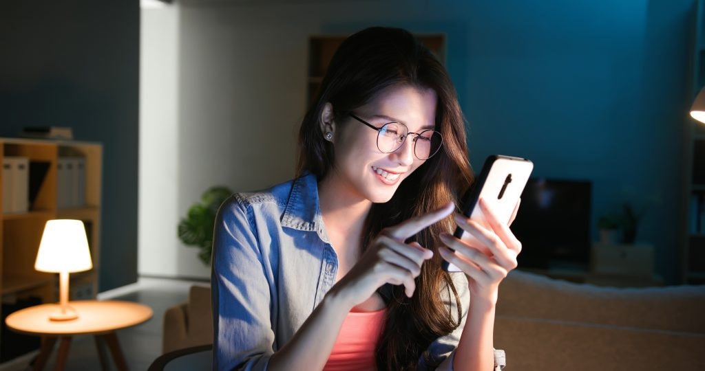 Ánh sáng xanh là con dao hai lưỡi nếu không biết 