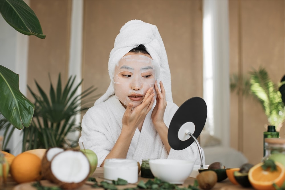 Bảo vệ và dưỡng ẩm là chìa khóa chăm sóc da từ tuổi 20
