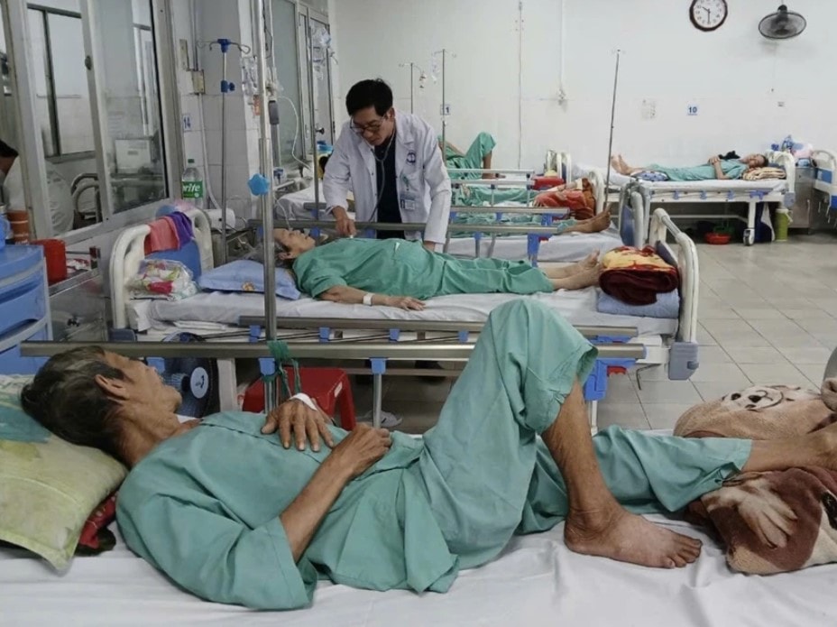 Bệnh nhân đang điều trị ở khoa Nội Tim mạch, Bệnh viện đa khoa Quảng Nam