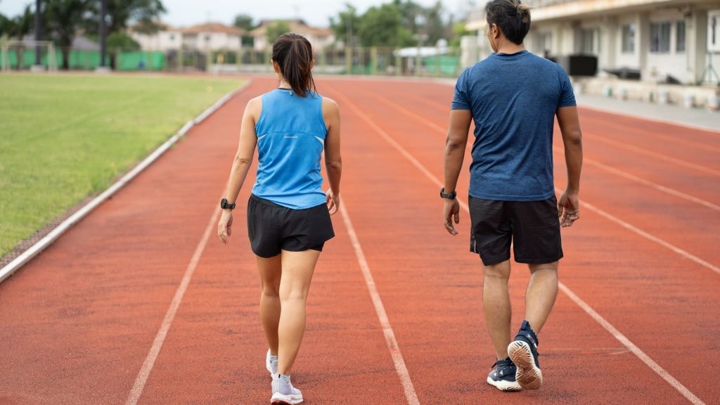 Đi bộ là bước đầu tiên giúp cơ thể