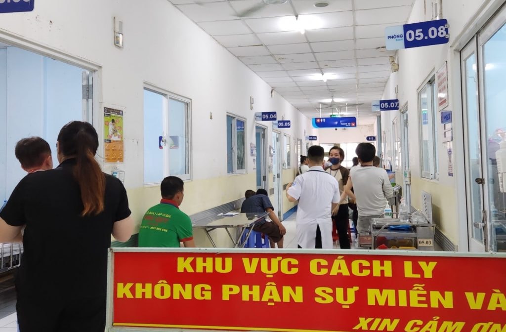 Ghi nhận ngày 3/12, khoa Nhiễm - Thần kinh có 108 bệnh nhân sởi, hơn 85% là trẻ từ địa phương khác đến