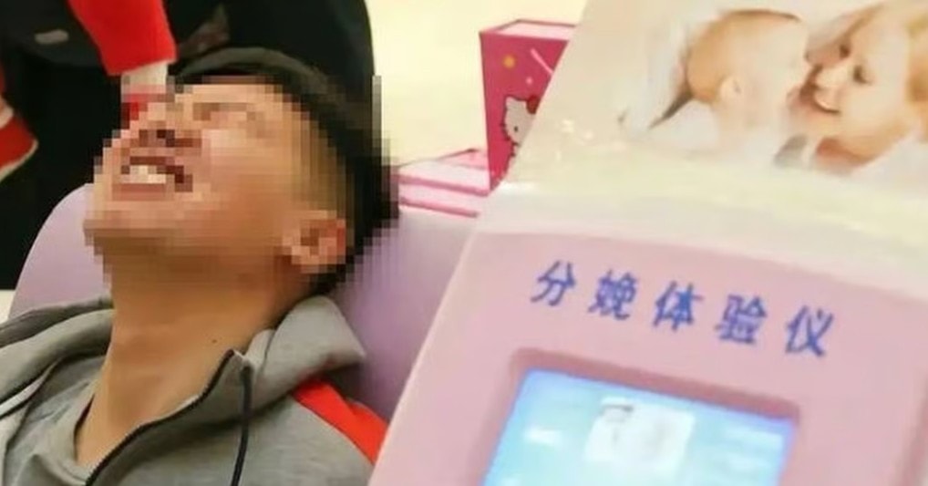 Thanh niên trải nghiệm đau đẻ được bạn gái ghi lại