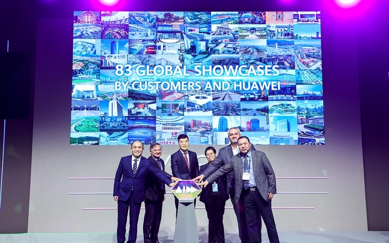 các lãnh đạo của Huawei tại MWC 2025