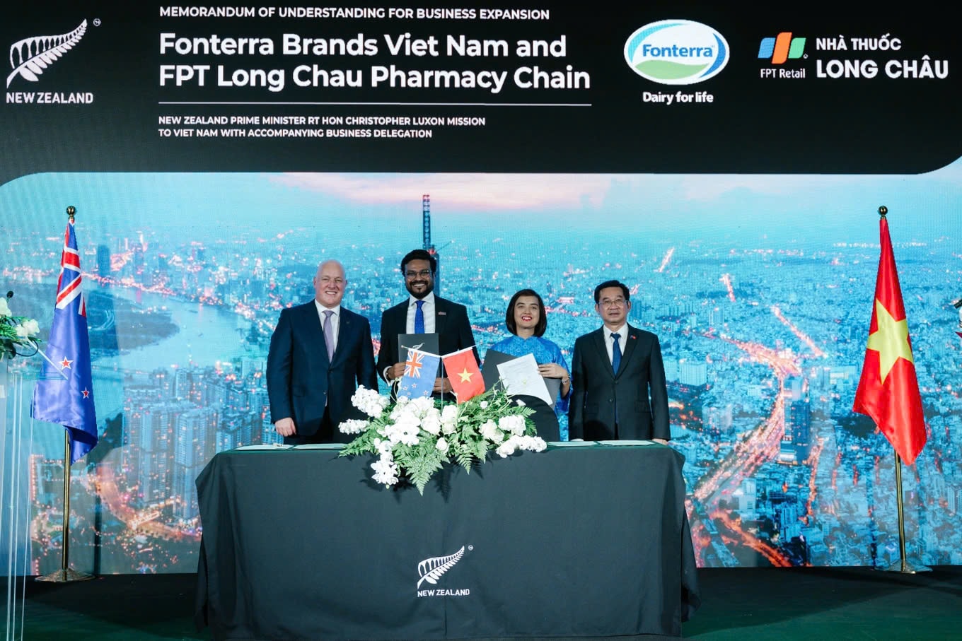 FPT Long Châu và Fonterra Brands Việt Nam hợp tác chăm sóc sức khỏe cho người cao tuổi tại Việt Nam