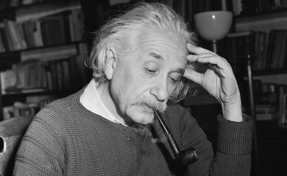 Albert-Einstein-thien-tai-tu-ky