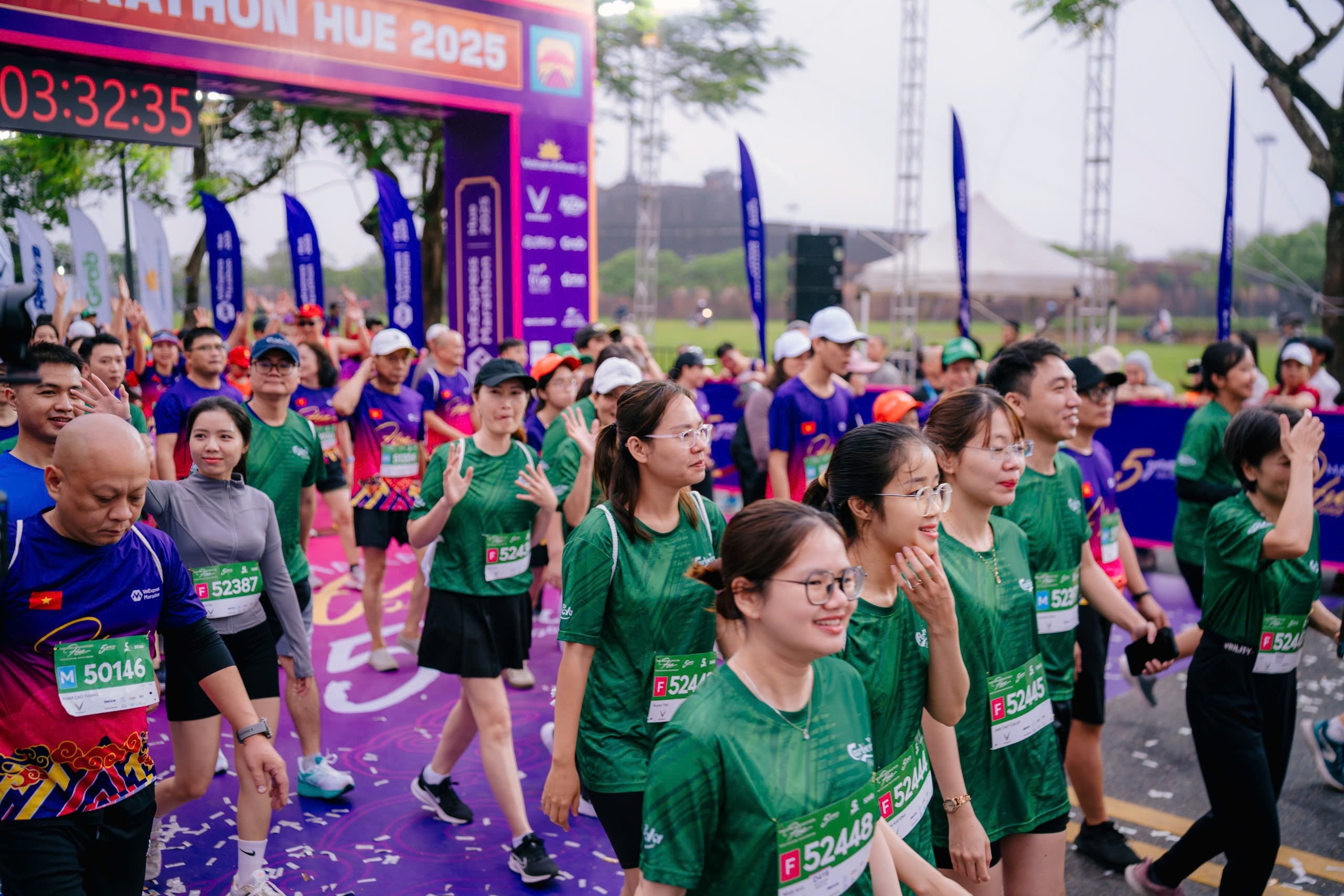 nhân viên Carlsberg Việt Nam tham gia VnExpress Marathon Huế 2025