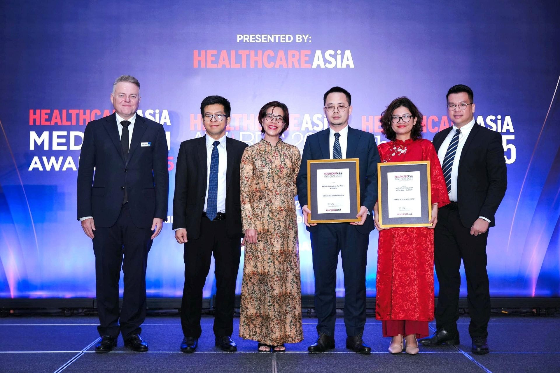 đại diện từ Vinmec nhận giải thưởng tại Healthcare Asia Awards 2025