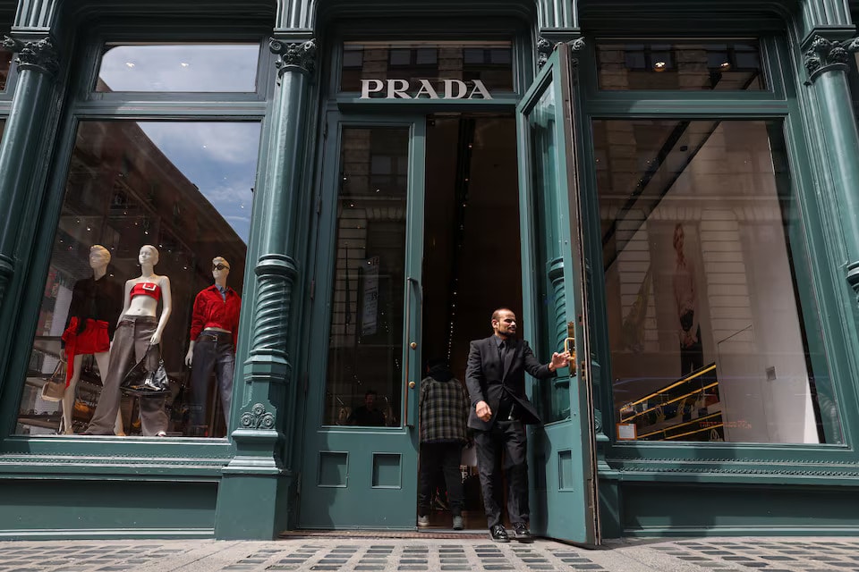cửa hàng của thương hiệu thời trang Prada