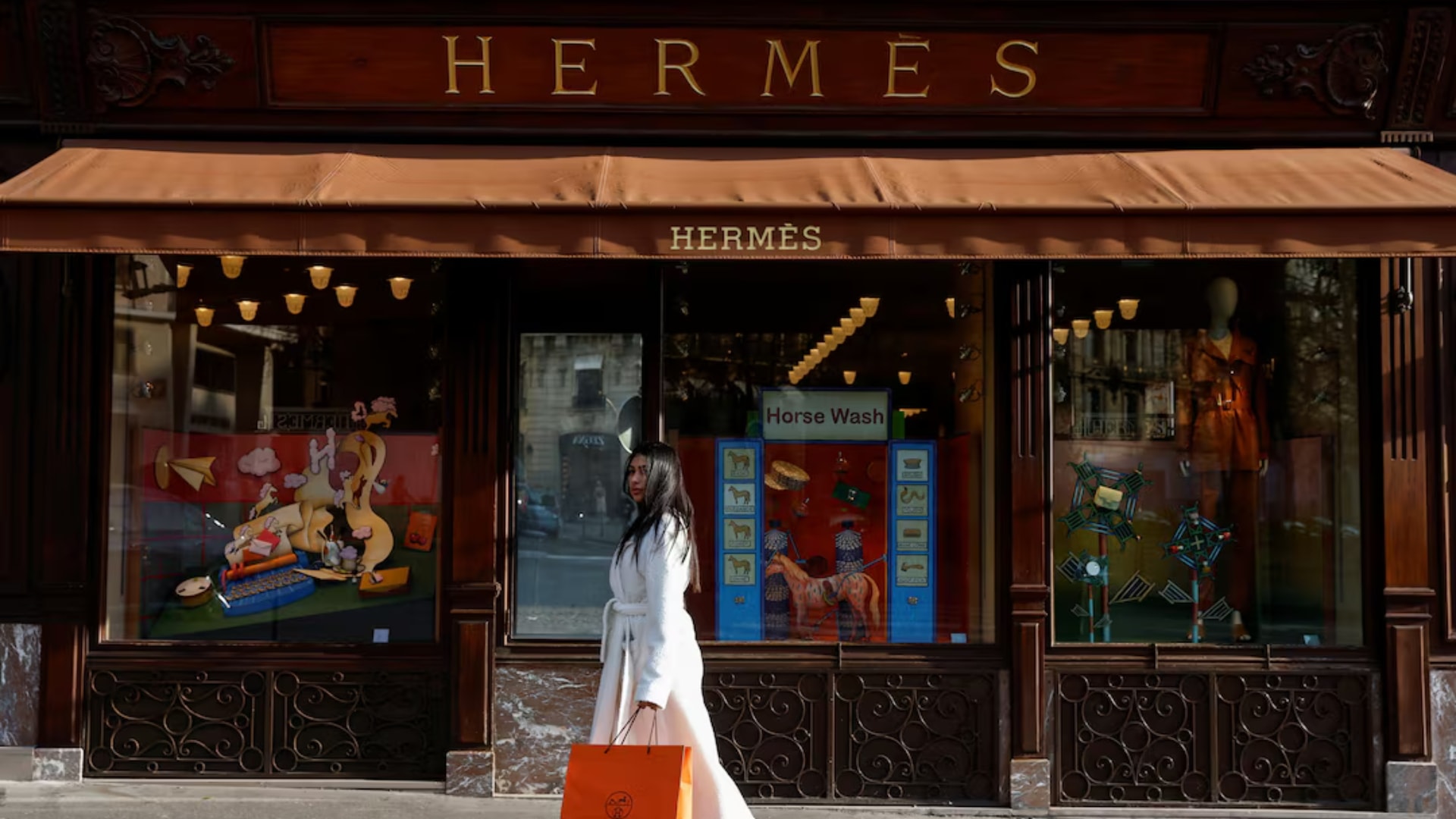 cửa hàng của thương hiệu thời trang Hermes