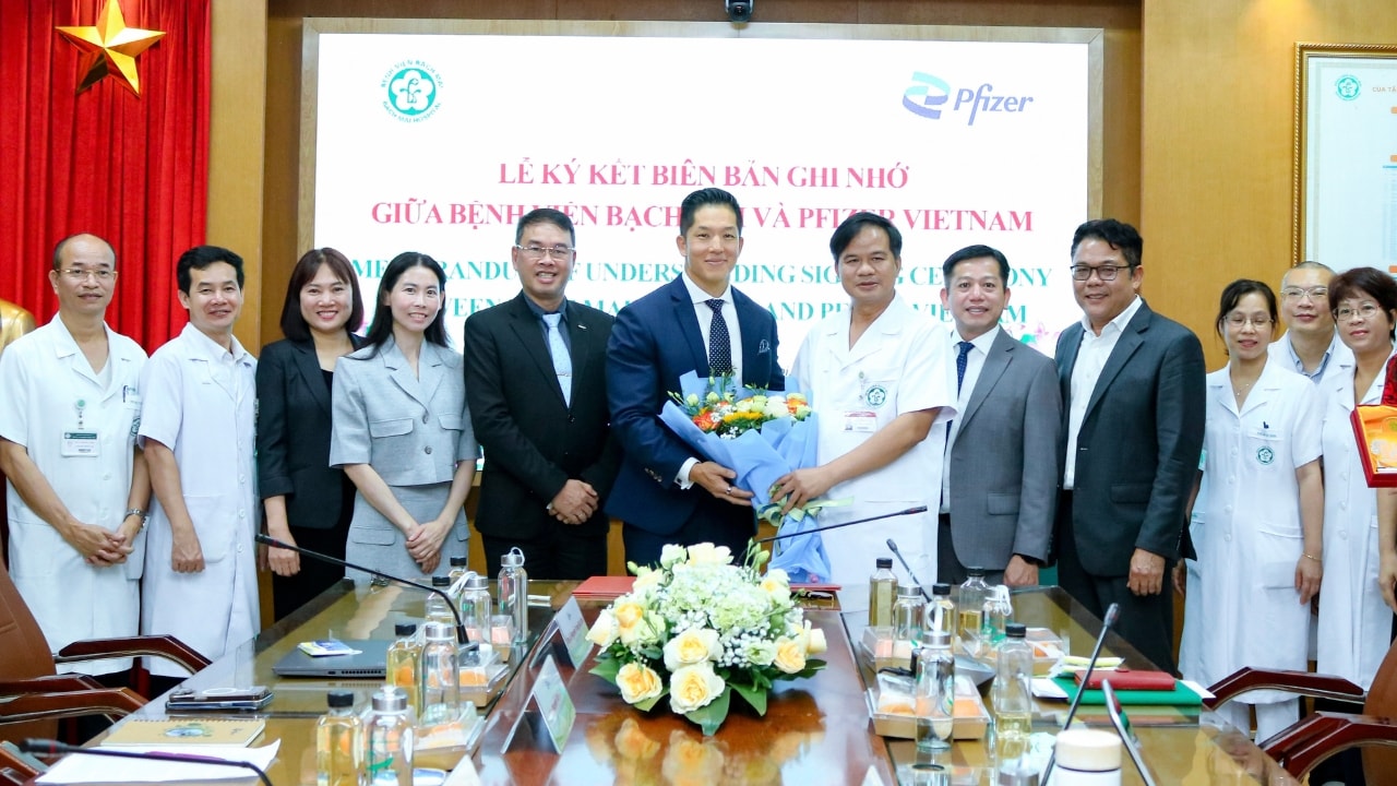 pfizer-viet-nam-benh-vien-bach-mai