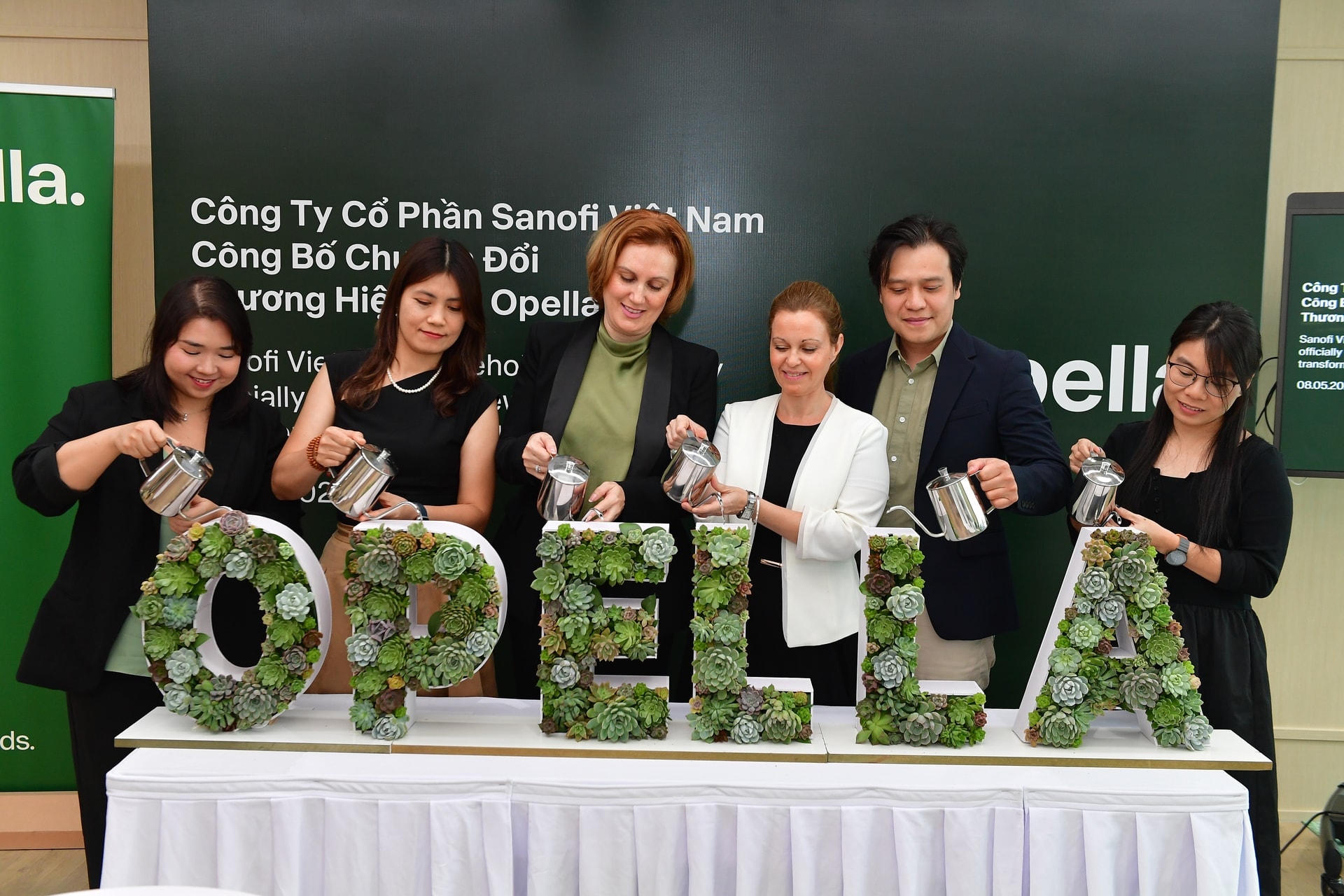 nhân viên công ty Opella Việt Nam - mảng chăm sóc sức khỏe tách ra từ Sanofi