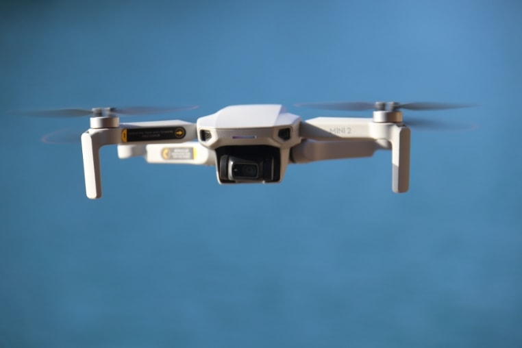 drone-tich-hop-camera.jpg