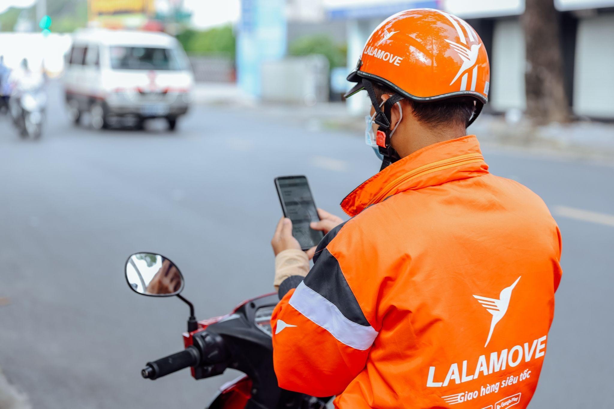 Tính năng gọi xe lần đầu được tích hợp trên ứng dụng quen thuộc của Lalamove. Ảnh: Thanh Niên.