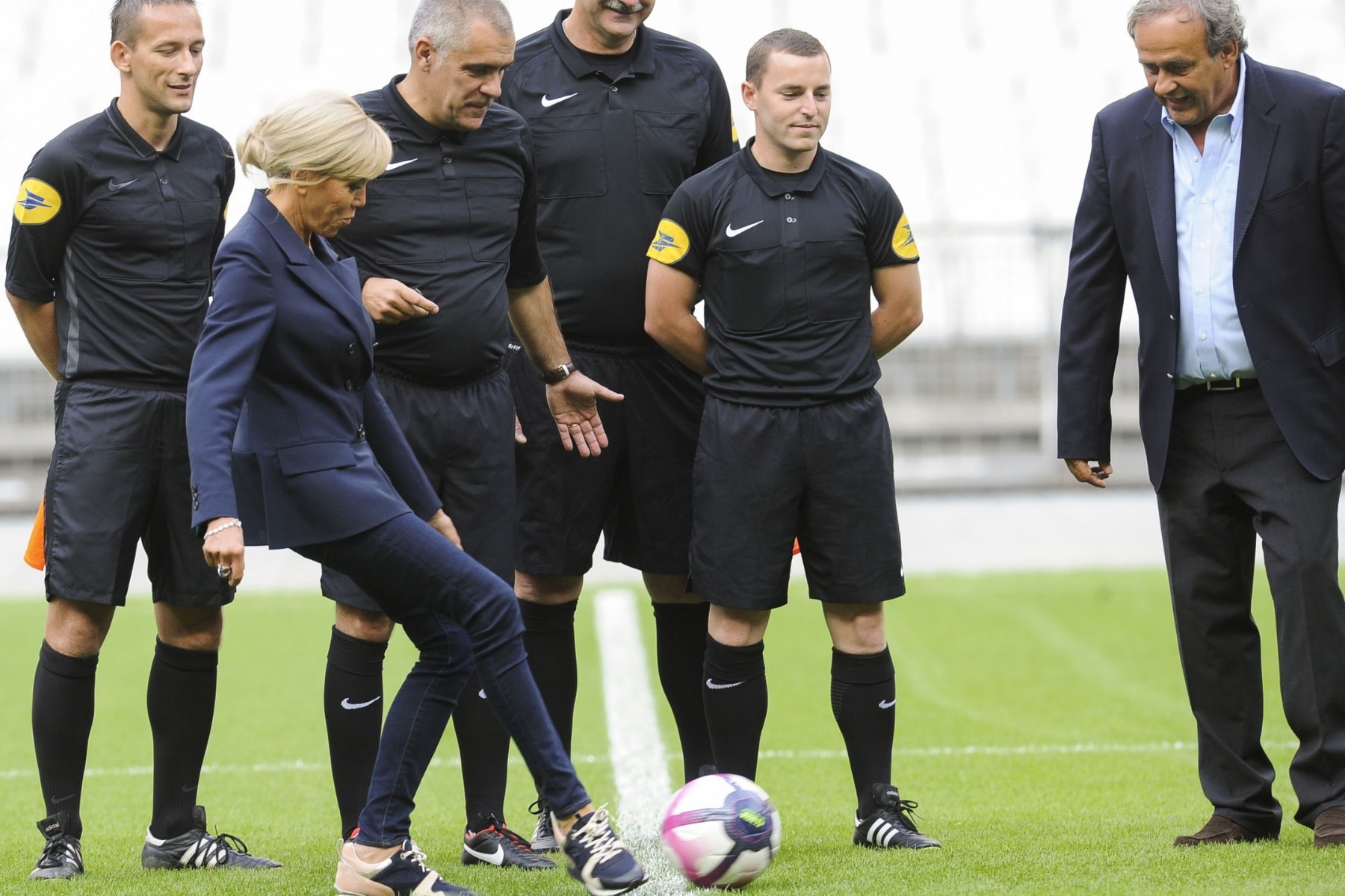 phu-nhan-tong-thong-brigitte-macron-thich-choi-the-thao.jpg