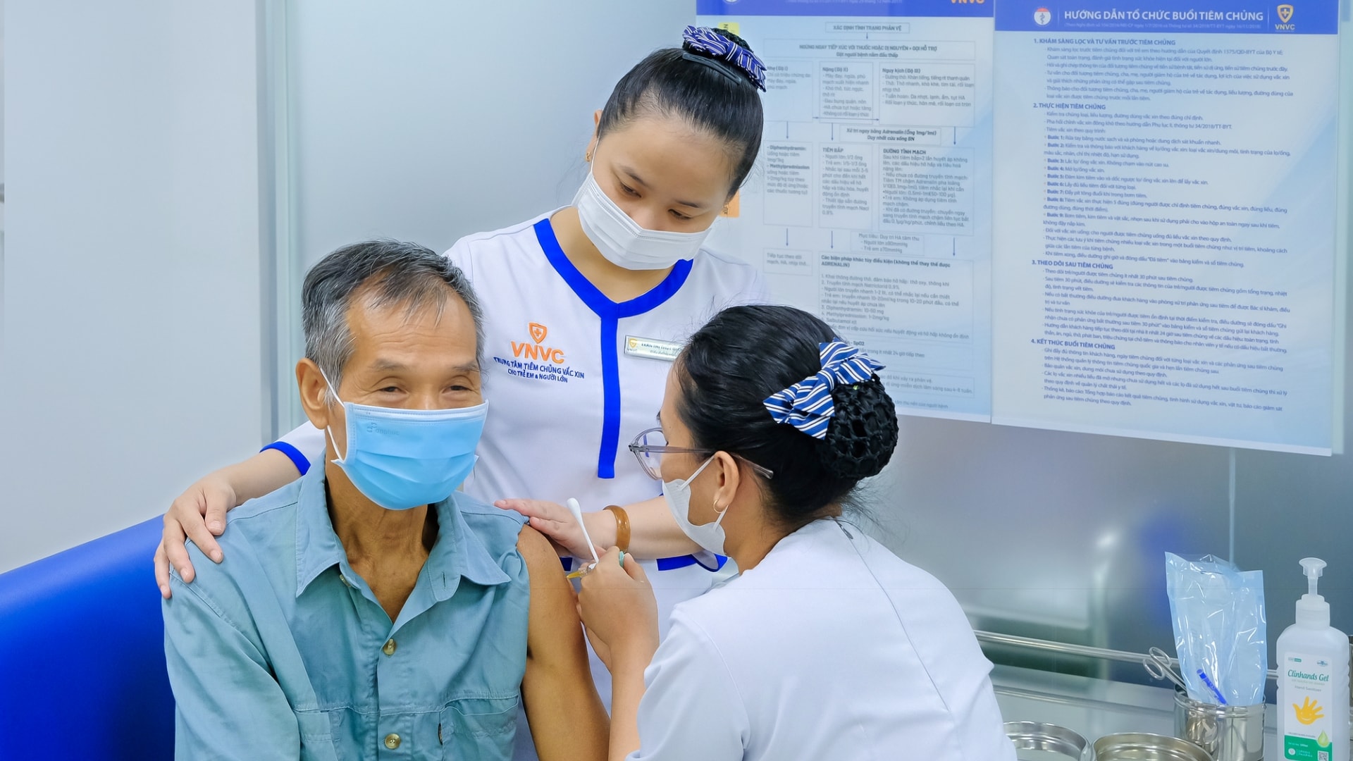 Hệ thống tiêm chủng này đang từng bước thực hiện chiến lược bao phủ vaccine và củng cố an ninh y tế quốc gia, qua đó nâng cao chất lượng sống cho cộng đồng. Ảnh: Báo Chính Phủ.