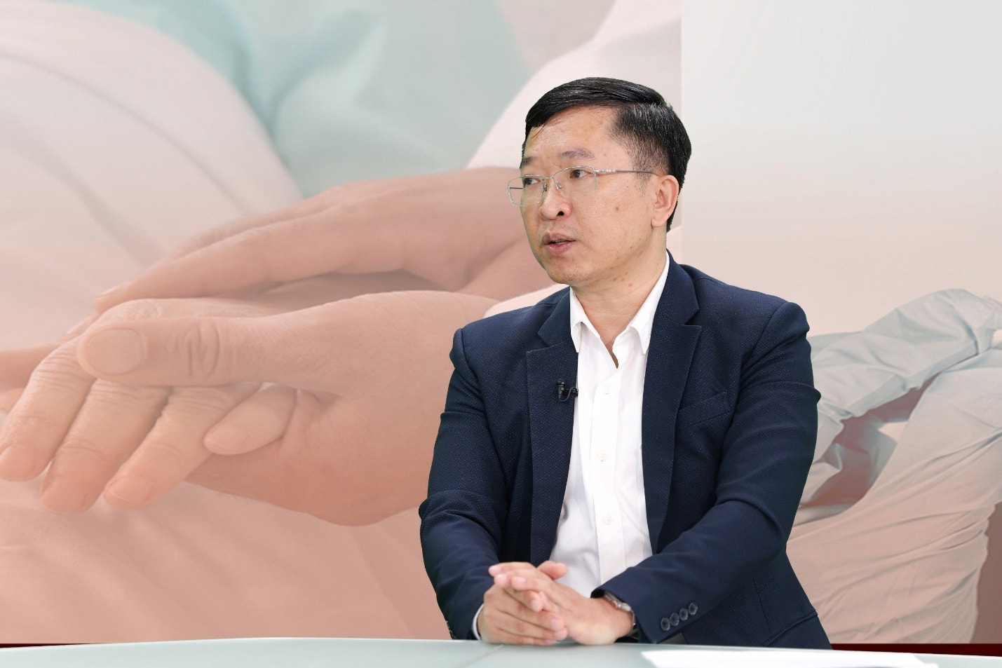 PGS Phạm Quang Thái khuyến khích người dân nâng cao công tác phòng chống bệnh sốt xuất huyết.