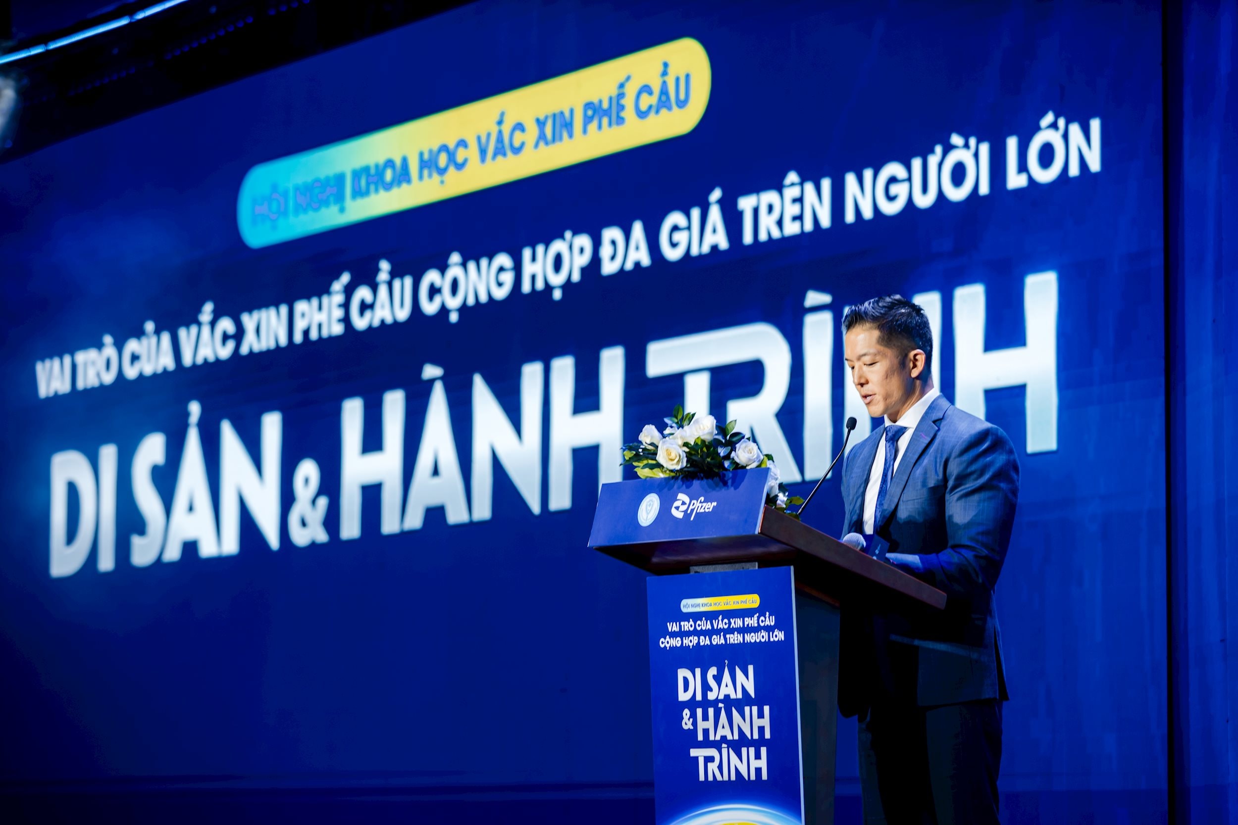 Ông Darrell Oh, Tổng Giám đốc Pfizer Việt Nam phát biểu khai mạc tại chuỗi hội thảo 