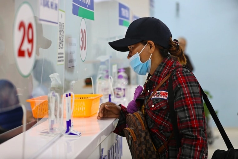 Bệnh nhân chờ khám bệnh tại Bệnh viện Ung Bướu TP HCM cơ sở 2, TP Thủ Đức, tháng 6/2024. Ảnh:Quỳnh Trần