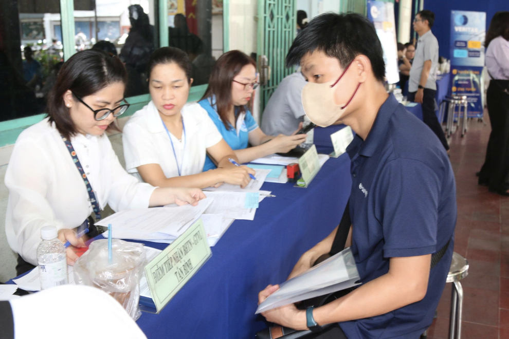 Thách thức mở rộng bảo hiểm thất nghiệp cho nhóm lao động bị “bỏ quên” - 2 Thách thức mở rộng bảo hiểm thất nghiệp cho nhóm lao động bị “bỏ quên” - 2