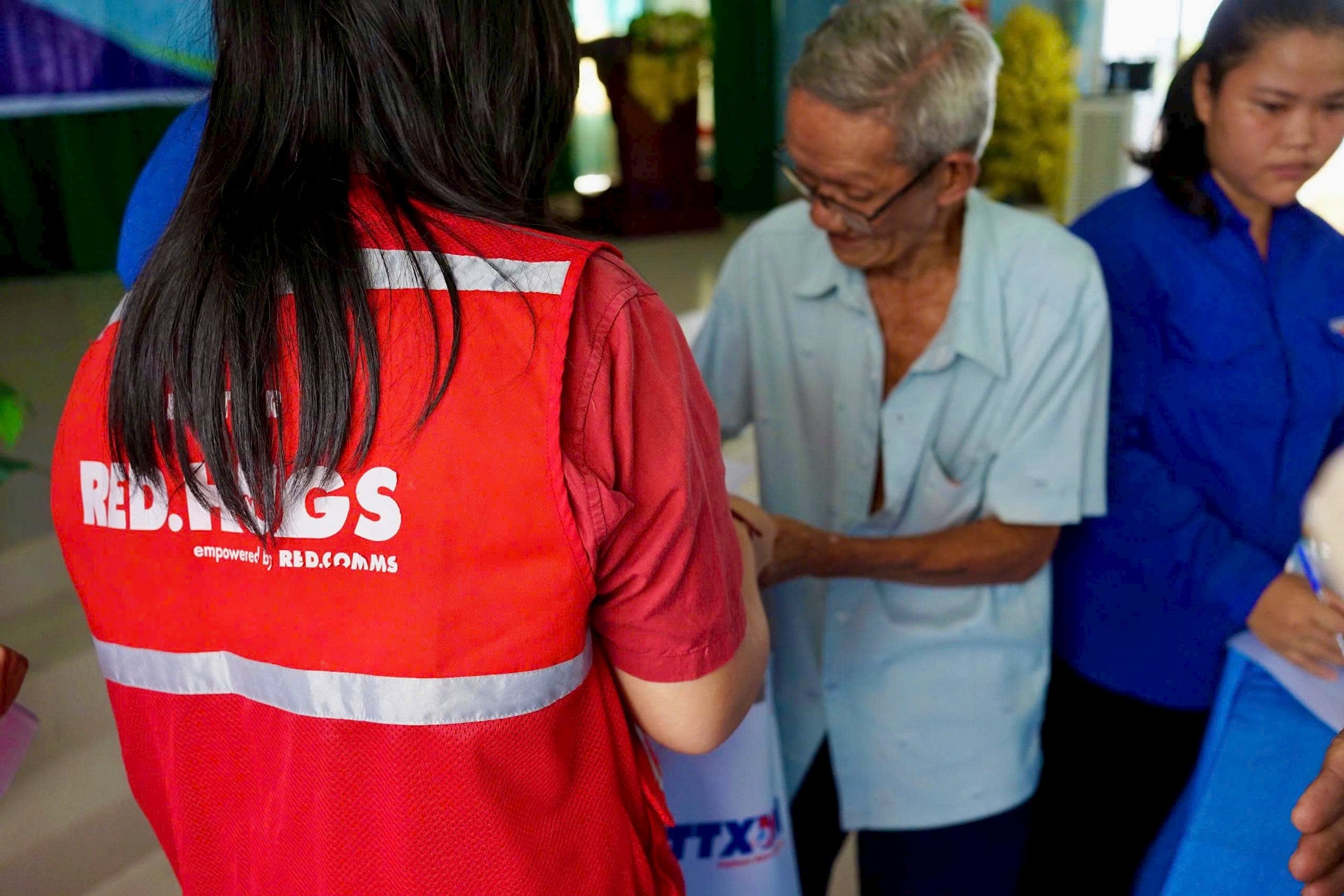 Red Hugs là chương trình thiện nguyện được khởi xướng từ năm 2022 bởi Công ty TNHH Red Communications.