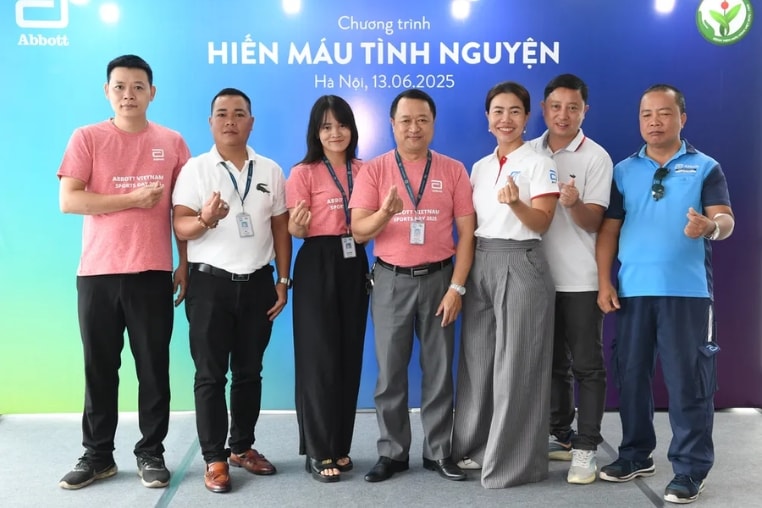 Các nhân viên Abbott Việt Nam nhiệt tình tham gia chương trình hiến máu tình nguyện hàng năm. Ảnh: Hoàng Anh