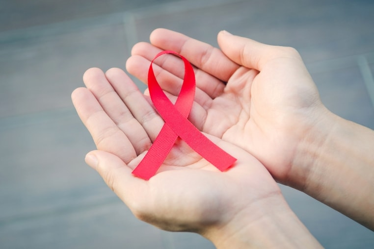 tiem-ngua-hiv.jpg