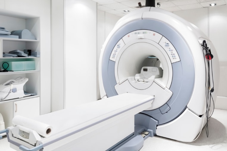 nguoi-dan-ong-tu-vong-vi-may-mri.jpg