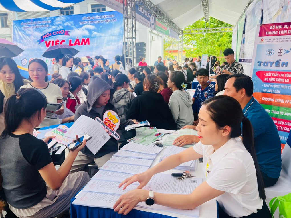 Điện Biên: Lao động thất nghiệp được tiếp cận hàng nghìn cơ hội việc làm - 2