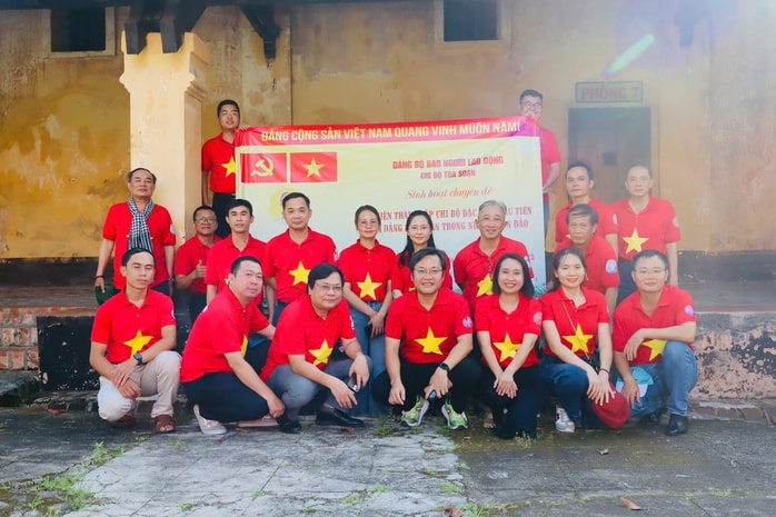Hình ảnh Chi bộ Tòa soạn Báo Người Lao Động về nguồn tại Côn Đảo- Ảnh 8.