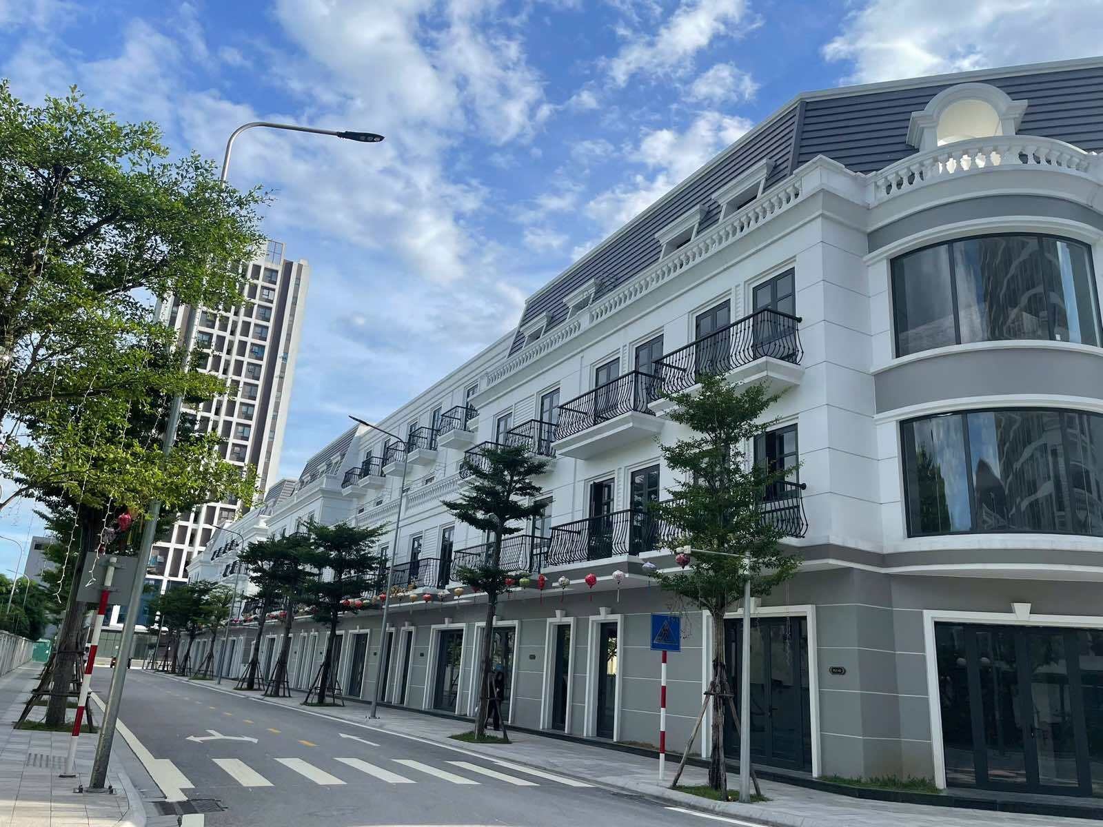 Dãy shophouse phong cách châu Âu kết tinh giữa giá trị thẩm mỹ, công năng thương mại và vị trí đắt giá.