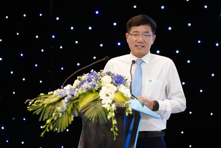  TS. BS Phan Hữu Phúc - Phó Giám đốc Bệnh viện Nhi Trung ương trình bày tại hội thảo