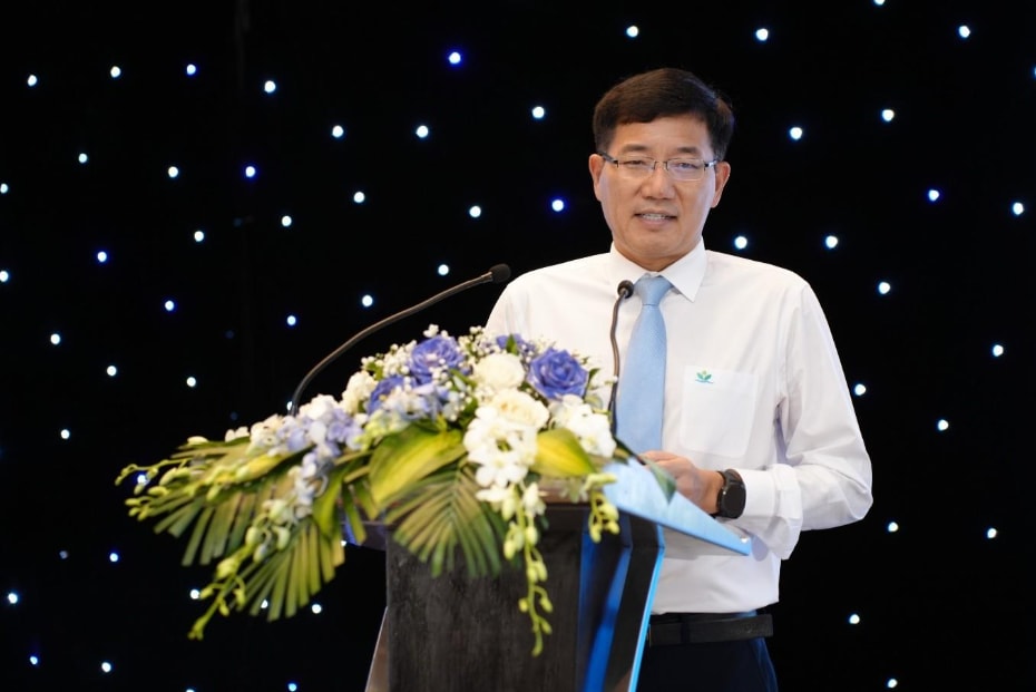  TS. BS Phan Hữu Phúc - Phó Giám đốc Bệnh viện Nhi Trung ương trình bày tại hội thảo
