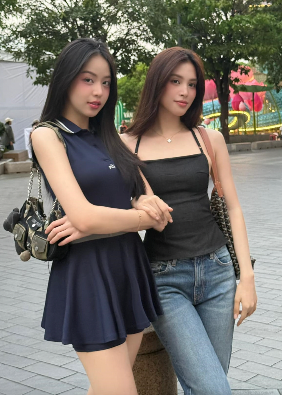 Khoảnh khắc 2 Hoa hậu Việt Nam đọ sắc 'gây sốt'- Ảnh 9. Khoảnh khắc 2 Hoa hậu Việt Nam đọ sắc 'gây sốt'- Ảnh 9.