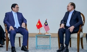 Thủ tướng Phạm Minh Chính gặp Thủ tướng Malaysia Anwar Ibrahim