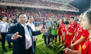 Thủ tướng động viên, tuyển nữ Việt Nam hứa thắng Thái Lan để cảm ơn người hâm mộ
