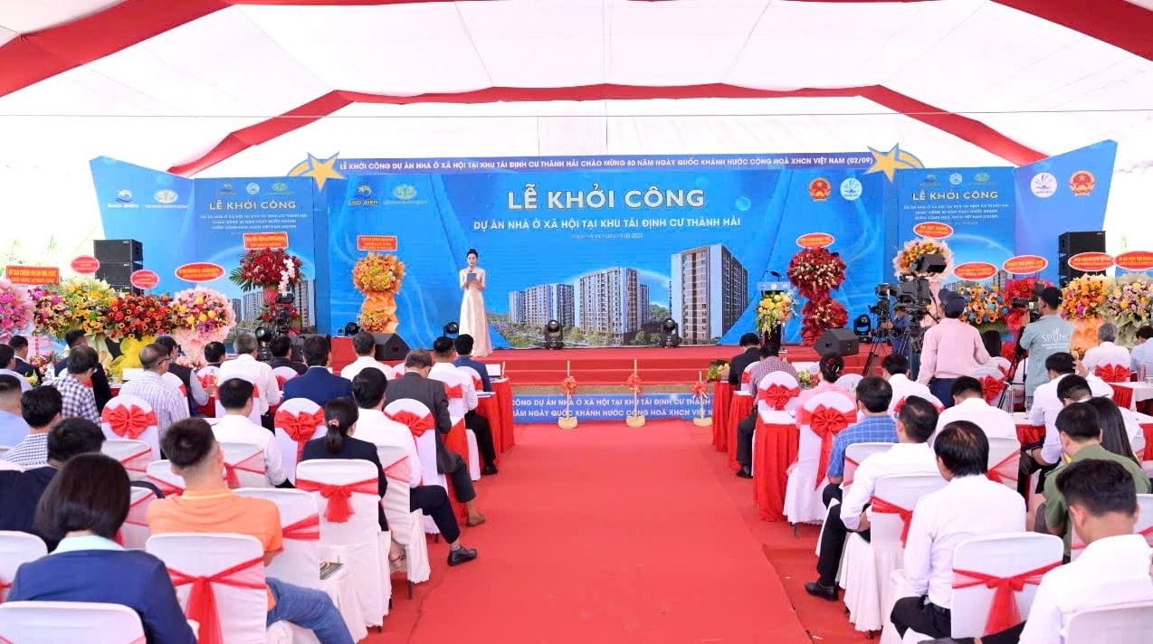 Dự án Nhà ở xã hội tại Khu tái định cư Thành Hải nằm tại phường Bảo An, tỉnh Khánh Hòa được khởi công sáng nay. (Ảnh: Hoàng Quân)