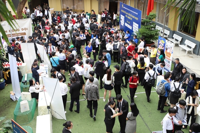 Các doanh nghiệp lớn "săn đầu người" tại STHC Career Day 2025- Ảnh 1.
