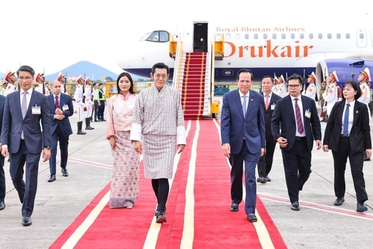 quoc-vuong-bhutan-va-hoang-hau.jpg