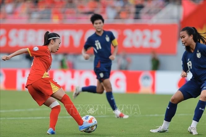 Thắng nữ Thái Lan 3-1, đội tuyển nữ Việt Nam giành Huy chương đồng AFF Cup 2025- Ảnh 2.