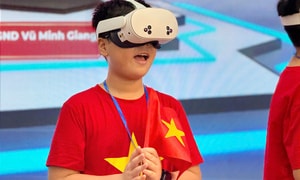 'Xuyên không' cùng lòng yêu nước