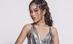 Quán quân Sao mai Hoàng Hồng Ngọc đứng chung sân khấu với diva Hàn Quốc