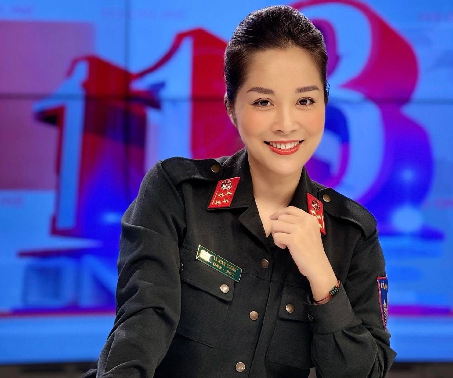 Minh Hương hiện mang hàm Đại úy.