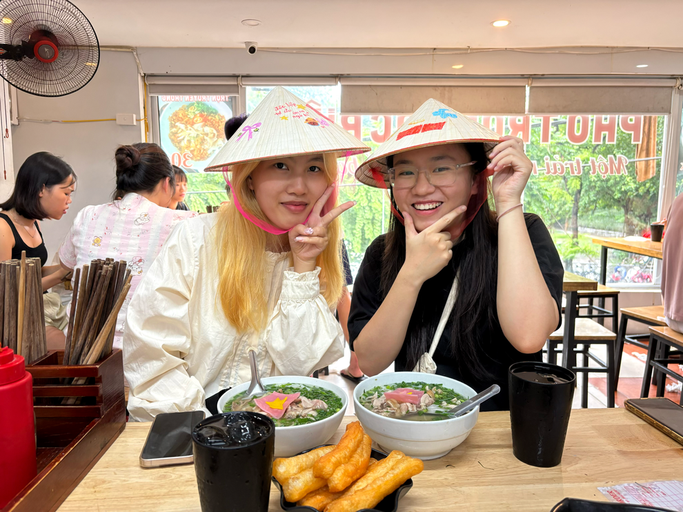 Quán phở gà “yêu nước” gây sốt dịp Quốc khánh 2/9 ở Hà Nội - 3 Quán phở gà “yêu nước” gây sốt dịp Quốc khánh 2/9 ở Hà Nội - 3
