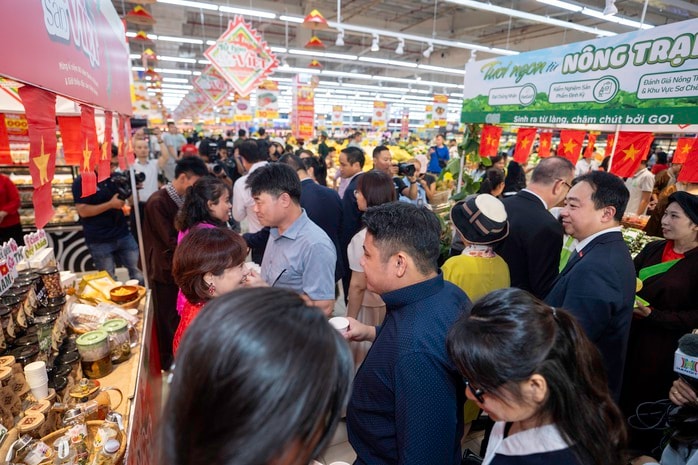 Siêu thị tổ chức buffet sầu riêng 299 ngàn đồng mừng đại lễ 80 năm Quốc khánh - Ảnh 1.